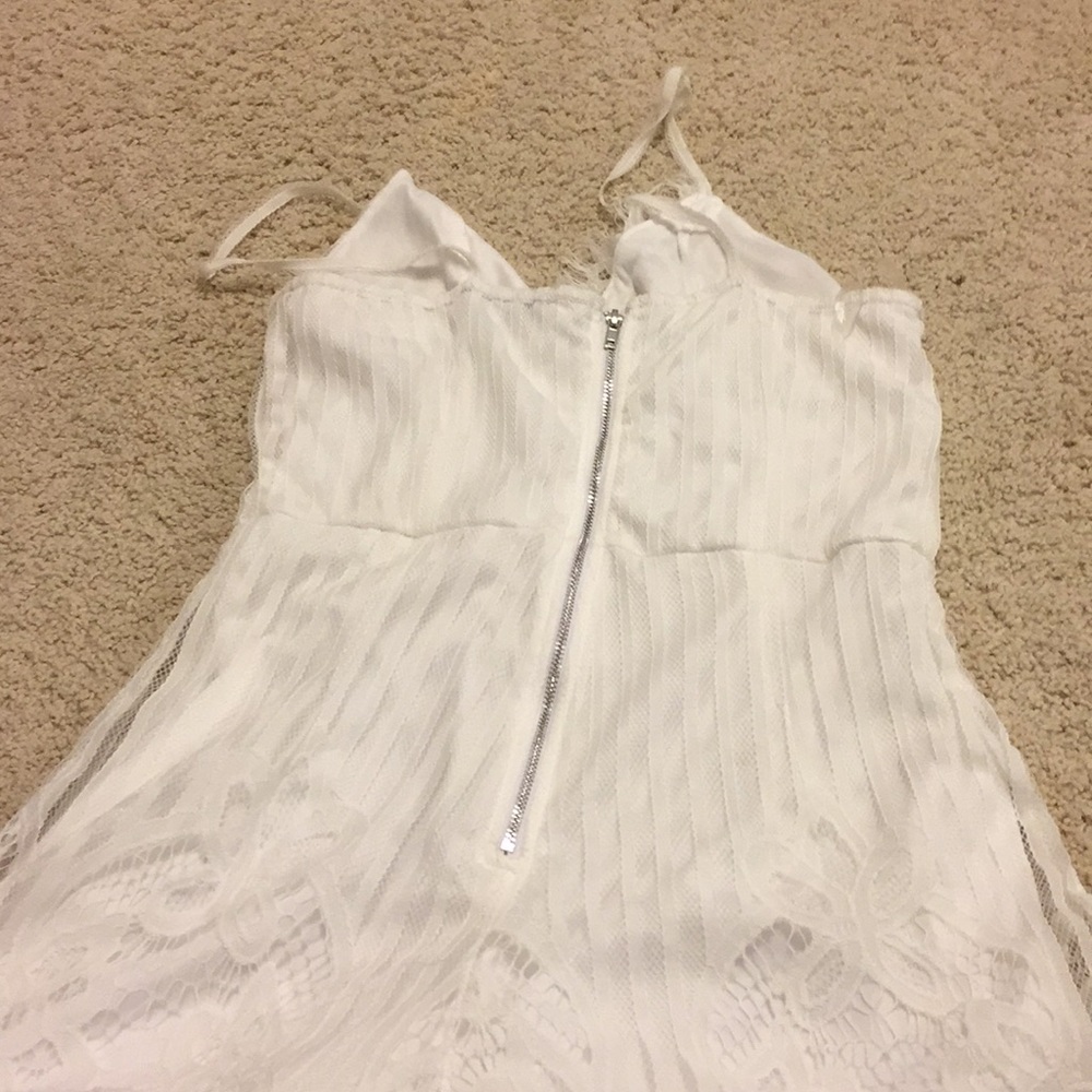 Lace romper - Picture 3 of 3